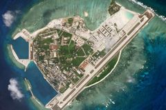Napětí v Jihočínském moři houstne. Čína umisťuje rakety na ostrovy, základny vypadají jako městečka