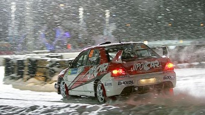 Martin Prokop s Mitsubishi Lancer EVO IX na trati Švédské rallye.