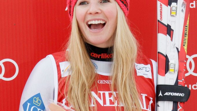 Tina Weiratherová slaví vítězství v obřím slalomu ve Val d'Isere