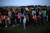 Řecko tak musí řešit, co se zhruba 50 000 běženci, kteří v zemi uvízli.