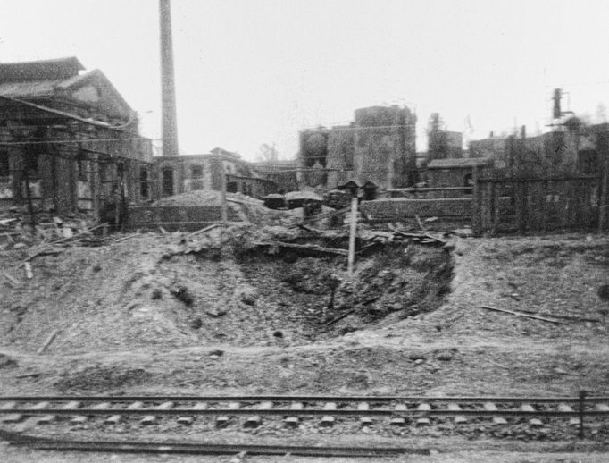 Tak po ničivém náletu 22. 3. 1945 americké bomby zdevastovaly Kralupy nad Vltavou.