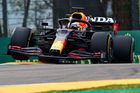Festival havárií v Imole ovládl Verstappen, Hamilton dojel po stíhačce druhý