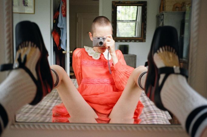 Fotografka Marie Tomanová v dokumentárním filmu Svět mezi námi.