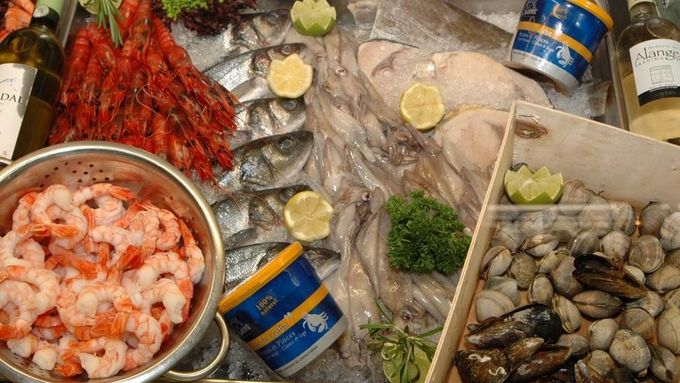Strava Středozemního moře bohatá na rybí tuky a zeleninu snižuje výskyt Alzheimerovy choroby v pozdním věku.