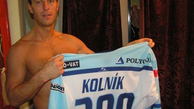 Lubomír Kolník s dresem Nitry, se kterou dosáhl na třístá gól ve slovenské extralize.