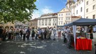 Rozdávaly se buchty a kafe.