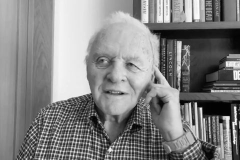 Anthony Hopkins slaví 45 let bez alkoholu. Přiznal, že se málem upil k smrti