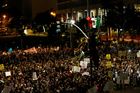 Vítězství Donalda Trumpa rozzlobilo tisíce lidí po celých USA natolik, že vyšli do ulic měst proti výsledku voleb protestovat.