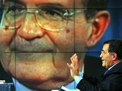 Opoziční vůdce Romano Prodi miláčkem médií není. Poslední debatu v roce 1996 však nad mediálním magnátem Berlusconim vyhrál.