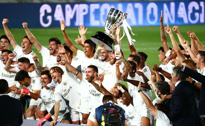 Real Madrid slaví zisk 34. titulu ve španělské lize