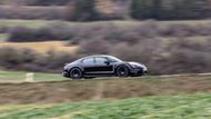 2. Taycan má především v Evropě omladit klientelu Porsche. Jestliže například v Číně je majiteli Porsche průměrně 35 až 38 let, v Evropě je mu 52 až 55 let. Podle Weckbacha jsou ti, co na vůz doposud složili zálohu, věkově mladší než současní zákazníci.