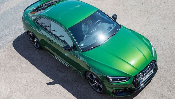 Jedno z prvních Audi RS5 v Česku je sytě zelený exemplář. Zatím ho má v rukách českého zastoupení značky.