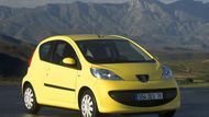 Mezi nejspolehlivější minivozy patří i některé ročníky kolínských miniaut. Peugeot 107 (na obrázku) byl takto hodnocen v ročníku 2006. Zajímavé je, že jeho sourozenci excelovali spíše v pozdějších letech. Citroën C1 je na tom nejlépe v roce 2012 a Toyota Aygo v letech výroby 2011 až 2013. I ve všech ostatních ročnících jde ale o nadprůměrně spolehlivé auto.