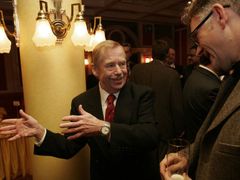 PRAHA (ČR) 10. listopadu - Václav Havel na zahájení výroční konference elitního Madridského klubu.