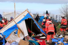 Francie plánuje zrušit další uprchlický tábor u Dunkerque, žije v něm asi 1500 migrantů
