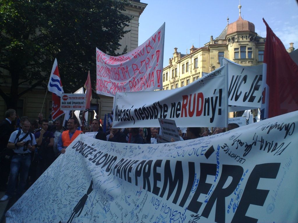 Starostové demonstrovali v Praze