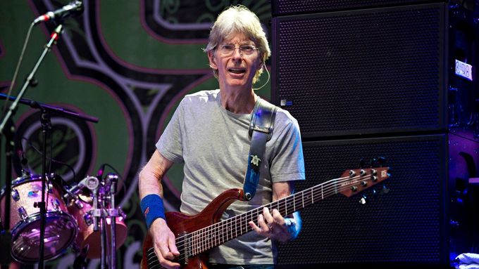 Hudba a koncertování jsou pro mě stejně zásadní jako jídlo a pití, říkal Phil Lesh (na fotografii z roku 2013).