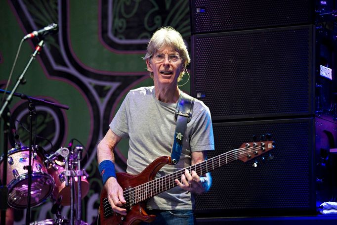 Hudba a koncertování jsou pro mě stejně zásadní jako jídlo a pití, říkal Phil Lesh (na fotografii z roku 2013).