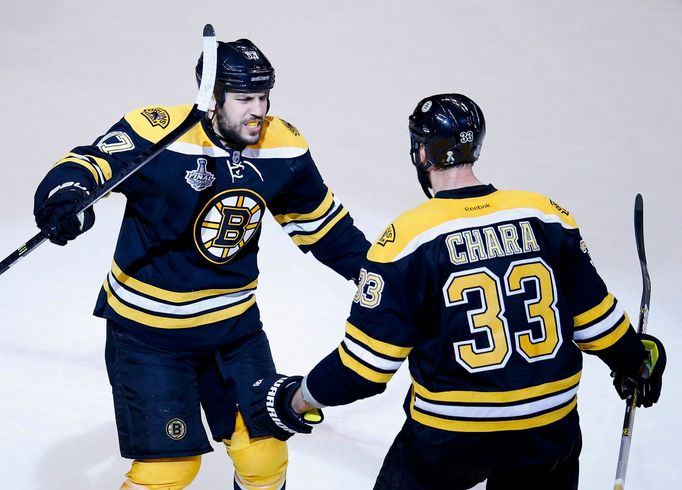 Čtvrtý zápas finále Stanley Cupu: Boston Bruinss - Chicago Blackhawks