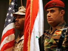 Americký a irácký voják