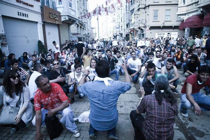 Demonstrace na istanbulském náměstí Taksím očima tureckého fotografa