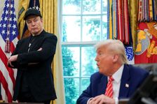 Musk smazal na síti X některé ze svých útočných tweetů proti Trumpovi