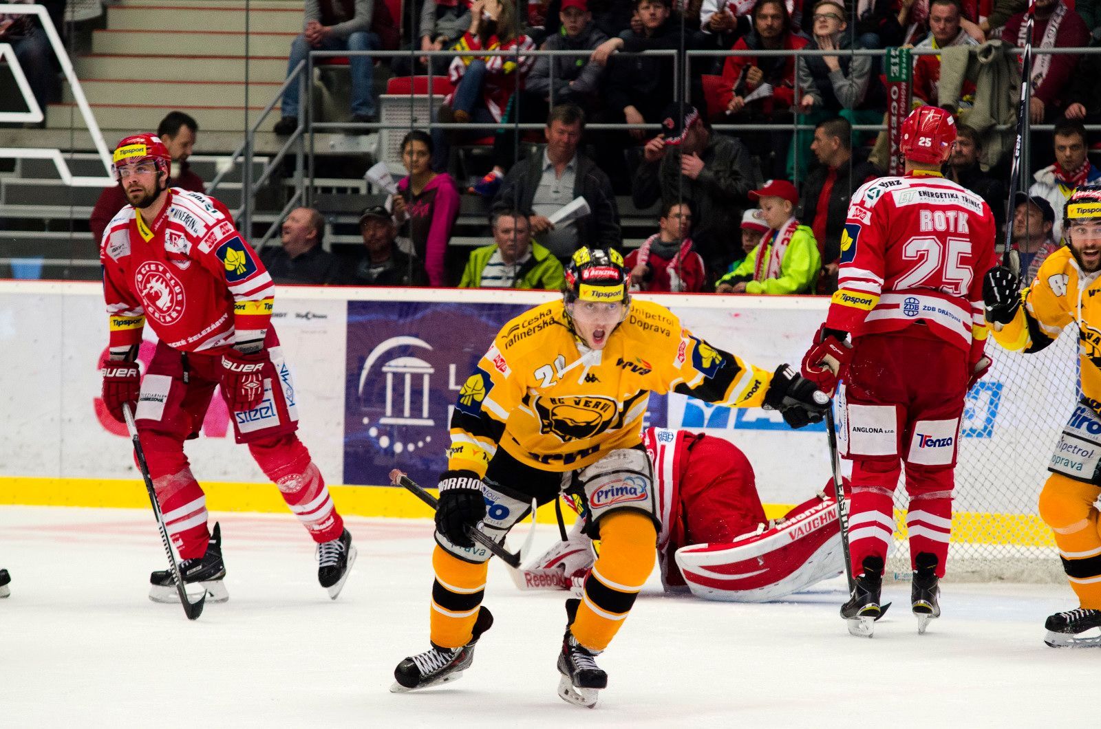 TELH finále, Třinec - Litvínov: Tomáš Pavelka slaví gól na 3:1
