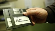 Data se vejdou na diskety, což je zde vrchol techniky.