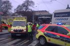 V Hloubětíně se srazil autobus s tramvají, čtyři ranění