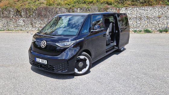 Poslední překážka padla. Elektrický Volkswagen dál zlevňuje, překoná naftový Multivan
