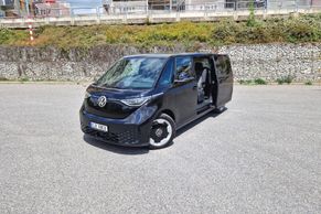 Poslední překážka padla. Elektrický Volkswagen dál zlevňuje, překoná naftový Multivan