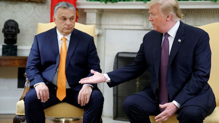Jste tvrdý a uznávaný politik, řekl Trump Orbánovi. Pochválil ho za postoj k migraci