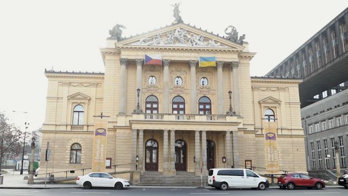 Budova Státní opery se nachází v Praze na pomezí Vinohrad a Nového Města.