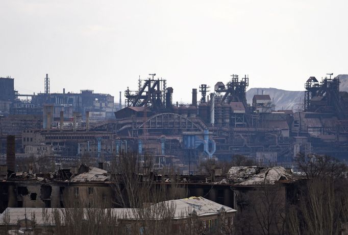 Komplex oceláren Azovstal v Mariupolu.