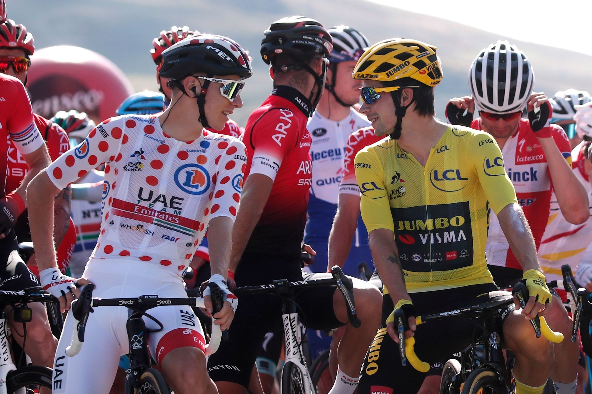 Tadej Pogačar (vlevo) a Primož Roglič na Tour de France 2020