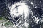 Hurikán Maria zesílil na nejvyšší stupeň a míří ke Karibiku ve stopách ničivé Irmy