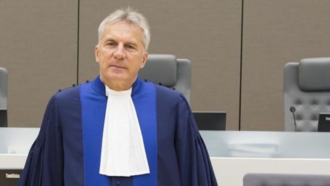 První místopředsedou Mezinárodního trestního soudu se stal Robert Fremr předloni v březnu.