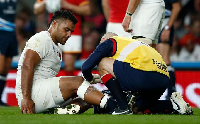 Billy Vunipola of England receives treatment Action Images via Reuters / Andrew Couldridge Livepic