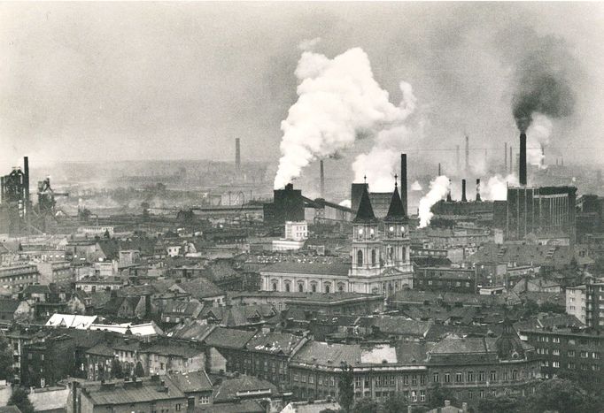 Ukázka z knihy Ondřeje Durczaka „Vzhůru do dolů! - Fotografické album průmyslového a kulturního dědictví uhelného hornictví ostravsko-karvinského revíru“ z roku 2023.