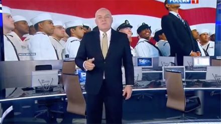 Ruský moderátor vyhrožuje světu jadernou válkou