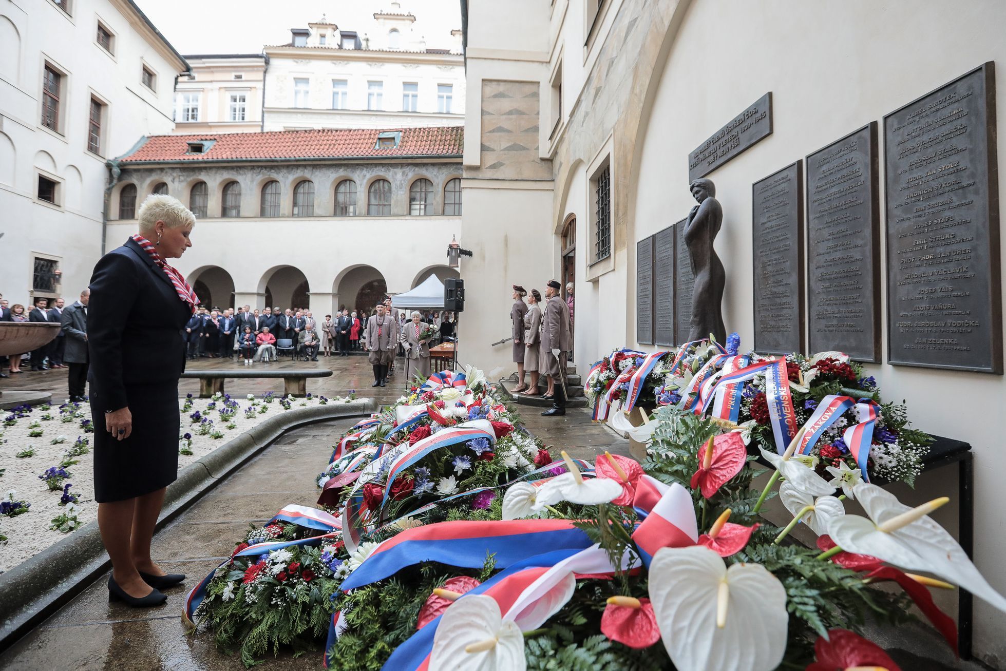 Památný den sokolstva, poprvé jako významný den - nástup Hradní stráže, pietní akt, pouštění světel