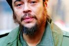 Z filmu o Che Guevarovi bolí diváka uši a pozadí