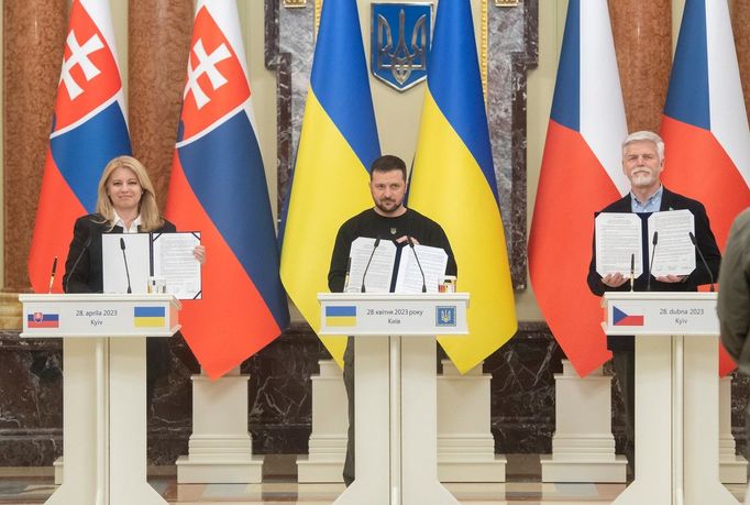 Společné setkání prezidentů Česka, Slovenska a Ukrajiny - Petra Pavla, Zuzany Čaputové a Volodymyra Zelenského.