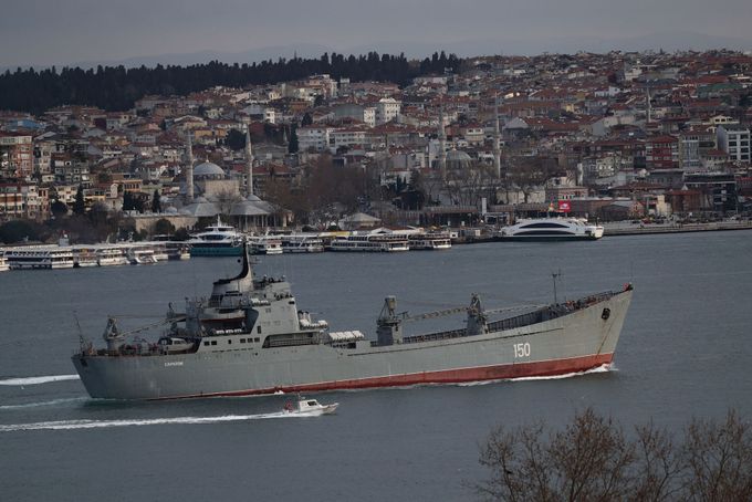 Ruská výsadková loď Saratov