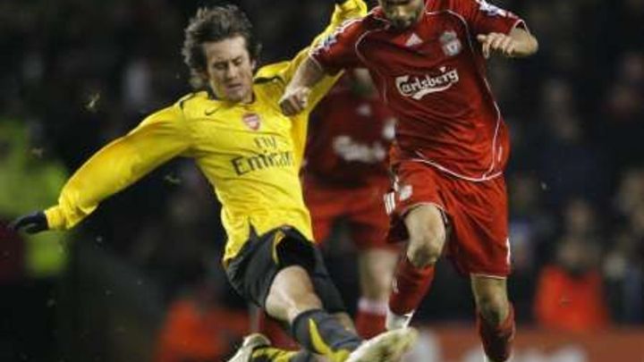 Image accompanying Aktuálně.cz coverage of a match between Liverpool and Arsenal.