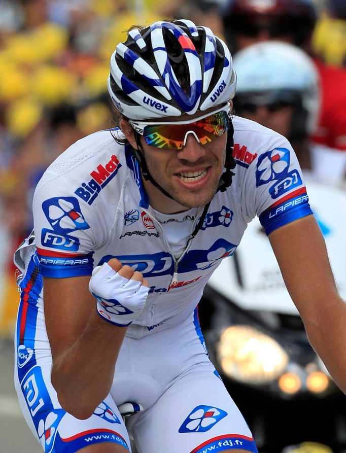 Thibaut Pinot se raduje z výhry v osmé etapě Tour de France