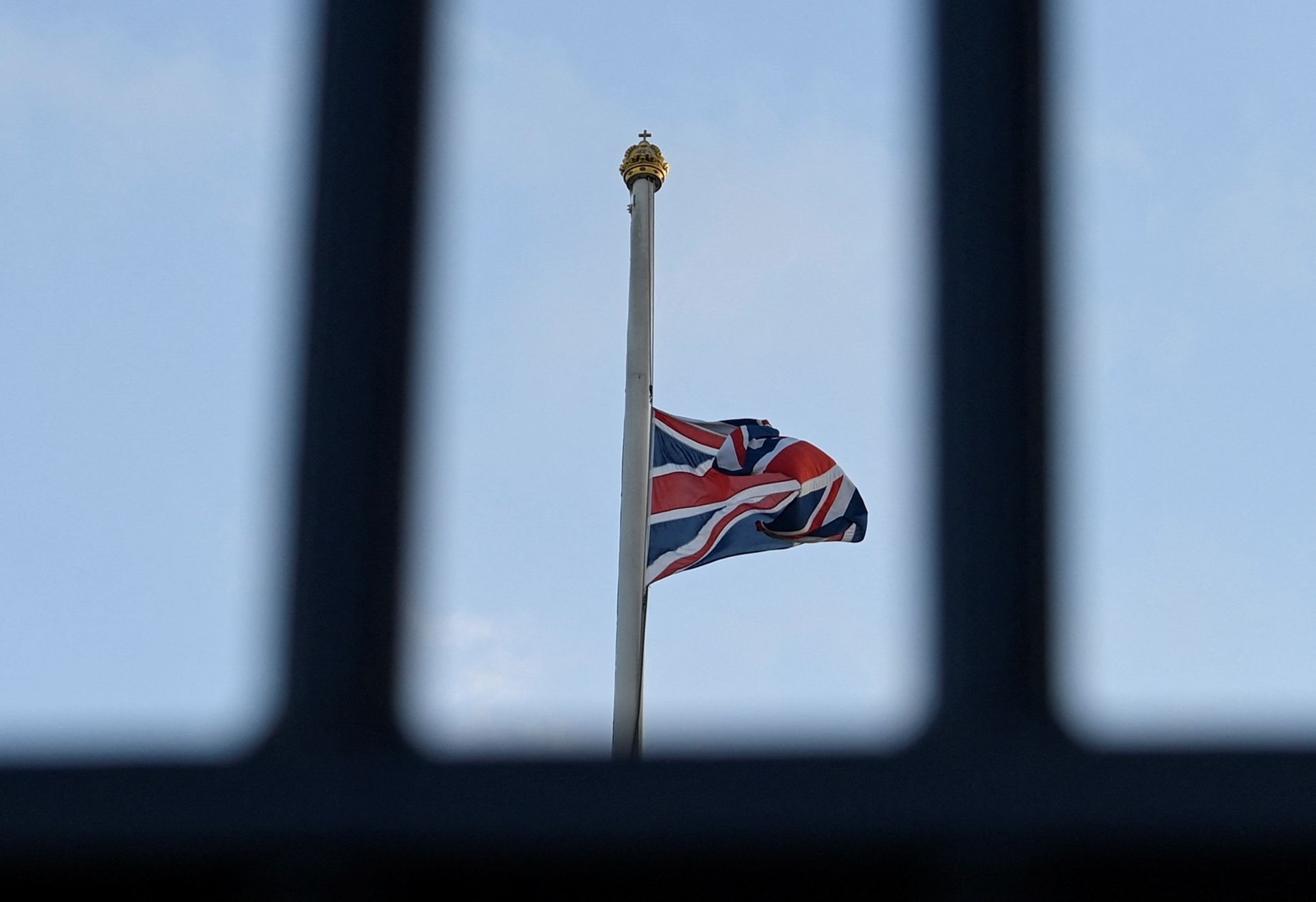 britská vlajka královna alžběta úmrtí