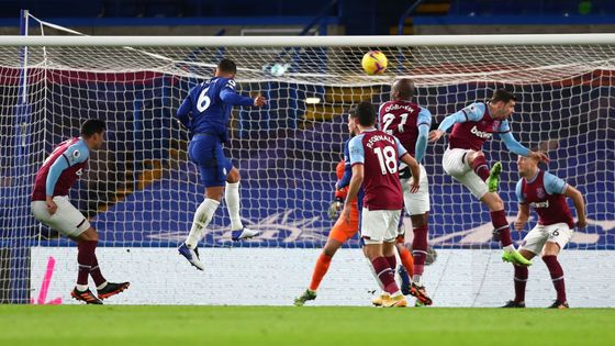 14. kolo anglické Premier League 2020/21, Chelsea - West Ham: Thiago Silva dává gól na 1:0