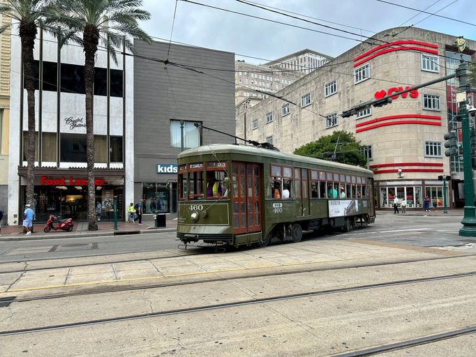 New Orleans. Nejstarší stále fungující tramvajová linka na světě.