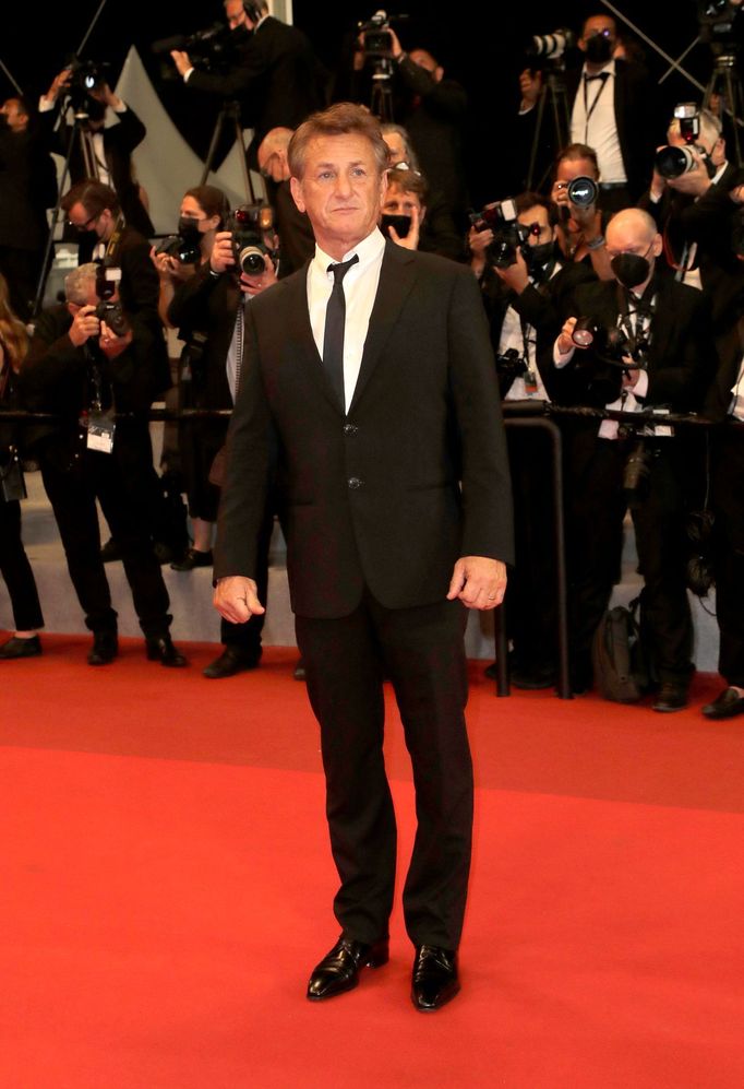 Sean Penn v Cannes.